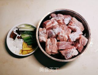 五花酱肉的做法步骤：2