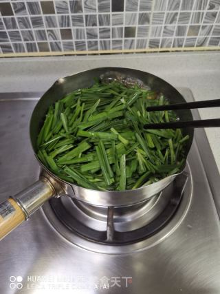 韭菜猪红的做法步骤：6