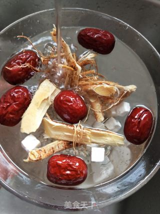 五指毛桃茯苓汤的做法步骤：3