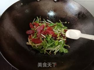 芹菜炒广式香肠的做法步骤：6