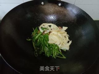 五花肉青椒炒笋的做法步骤：5