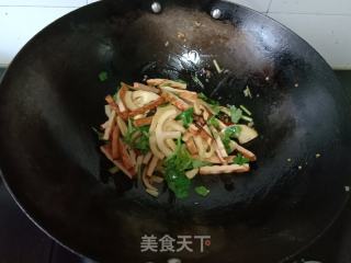熏干炒笋的做法步骤：8