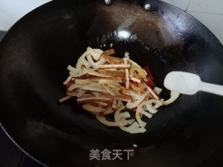 熏干炒笋的做法步骤：6