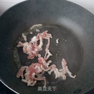 肉丝炒构树穗的做法步骤：7
