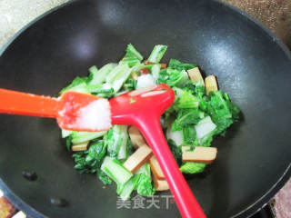 鸡蛋干炒毛毛菜的做法步骤：10