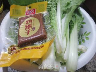 鸡蛋干炒毛毛菜的做法步骤：1