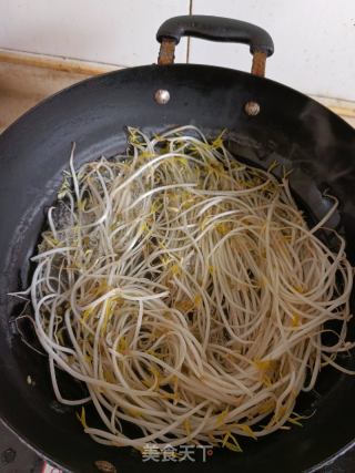 凉拌绿豆芽儿的做法步骤：2