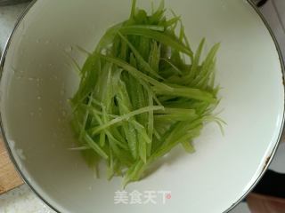 凉拌绿白双脆的做法步骤：3