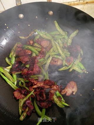 青椒炒香肠的做法步骤：5