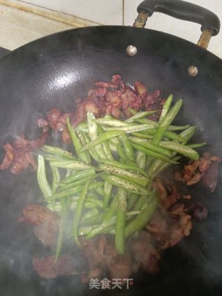 青椒炒香肠的做法步骤：4