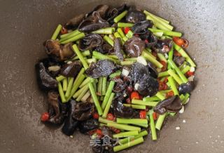 蒜苔木耳炒肉丝的做法步骤：13