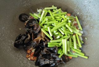 蒜苔木耳炒肉丝的做法步骤：11