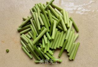 蒜苔木耳炒肉丝的做法步骤：1