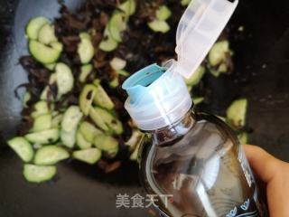 黑木耳黄瓜炒鸡蛋的做法步骤：7