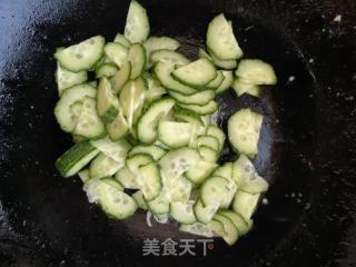 黑木耳黄瓜炒鸡蛋的做法步骤：5