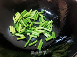 肉丝洋葱炒蒜薹的做法步骤：8