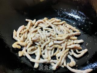 肉丝洋葱炒蒜薹的做法步骤：6