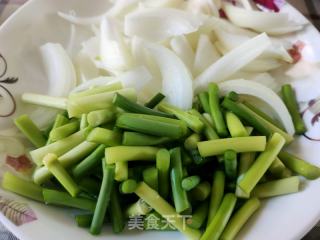 肉丝洋葱炒蒜薹的做法步骤：4