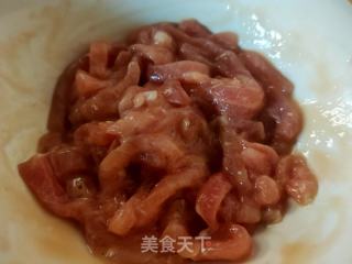 肉丝洋葱炒蒜薹的做法步骤：3