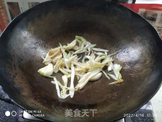 酸辣金目鲈的做法步骤：10