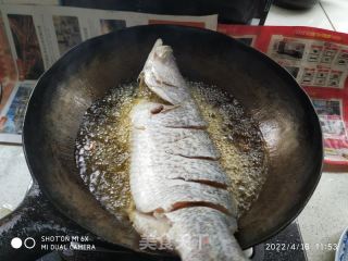 酸辣金目鲈的做法步骤：7