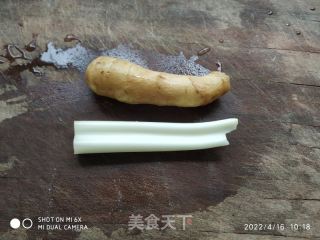 酸辣金目鲈的做法步骤：2
