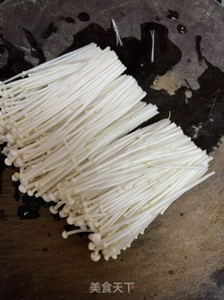 金针菇牛肉煲的做法步骤：4
