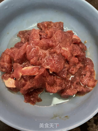 金针菇牛肉煲的做法步骤：3