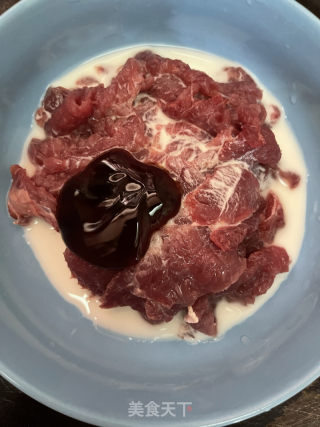 金针菇牛肉煲的做法步骤：2