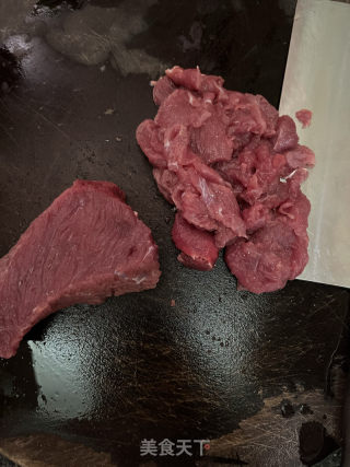 金针菇牛肉煲的做法步骤：1