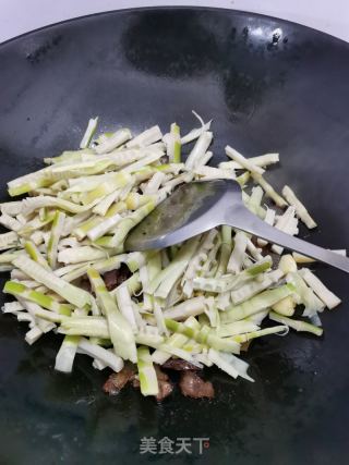 腊肉炒春笋的做法步骤：7