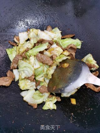 包菜炒肉的做法步骤：8