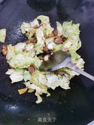 包菜炒肉的做法步骤：7