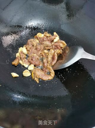 包菜炒肉的做法步骤：5