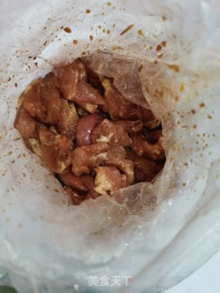 包菜炒肉的做法步骤：3