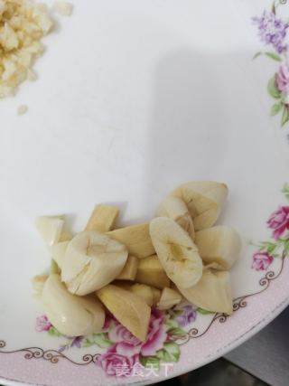 包菜炒肉的做法步骤：1