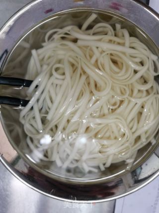 薄荷鸡蛋炒面的做法步骤：2