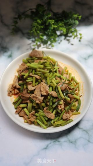 肉片炒蒜薹的做法步骤：7