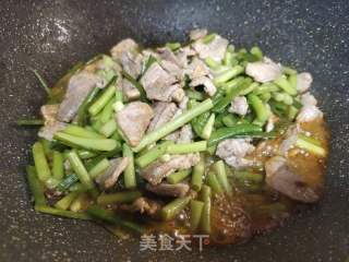 肉片炒蒜薹的做法步骤：6