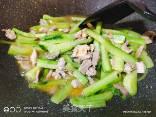 黄瓜炒肉片的做法步骤：5