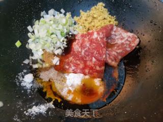 千层肉饼的做法步骤：1