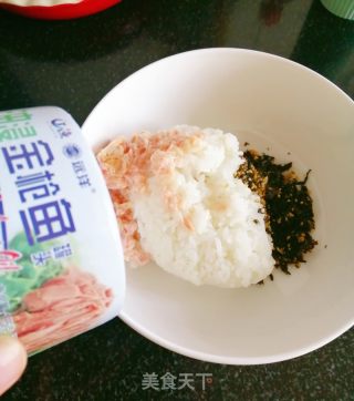 金枪鱼芝士饭团的做法步骤：1