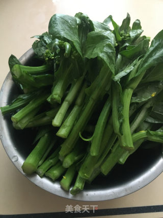 白灼菜心苗的做法步骤：1
