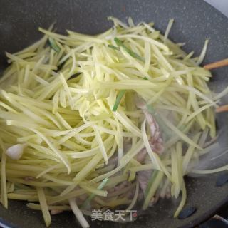 野葱炒土豆丝的做法步骤：7