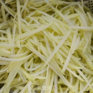 野葱炒土豆丝的做法步骤：1
