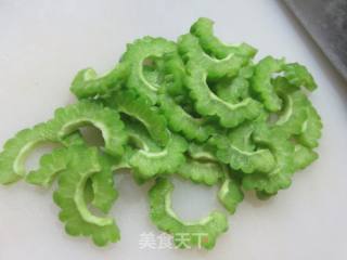 圣女果炒苦瓜的做法步骤：4
