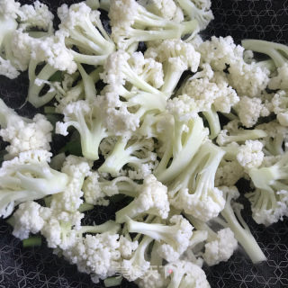 蒜蓉辣酱炒菜花的做法步骤：4