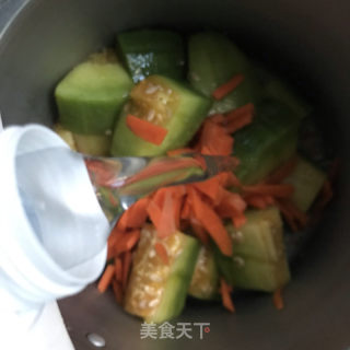 蜜瓜胡萝卜汁的做法步骤：4