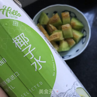 蜜瓜胡萝卜汁的做法步骤：2