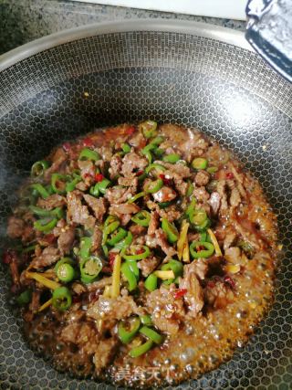 青椒炒牛肉的做法步骤：8